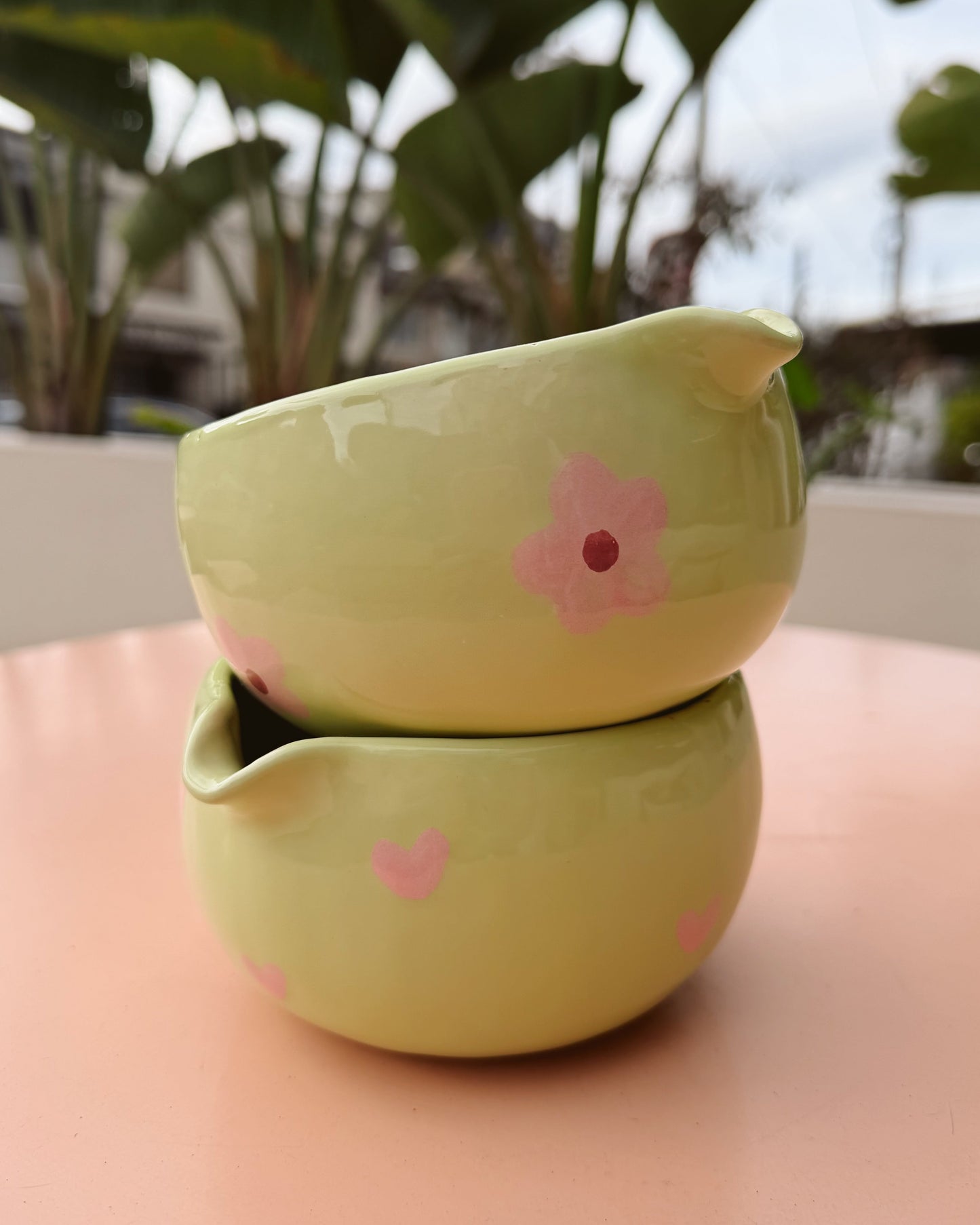 bowls corazon y flor juntos uno encima del otro