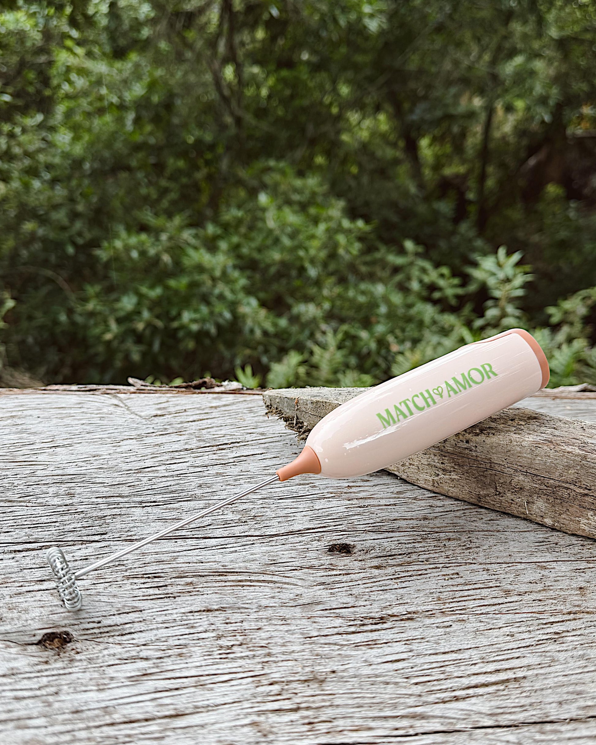 Batidor eléctrico Matchamor para preparar matcha e infusiones