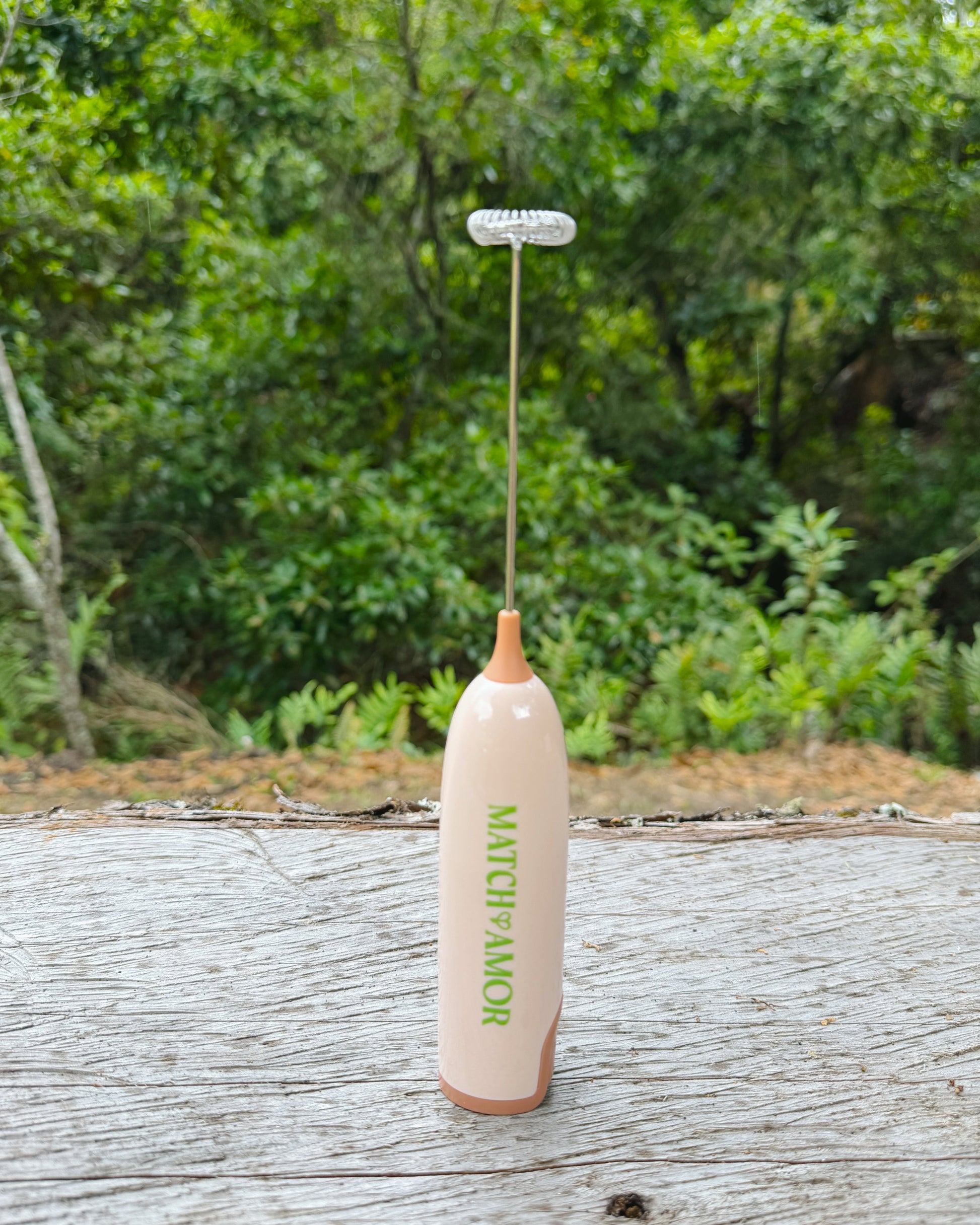 Batidor eléctrico Matchamor para preparar matcha e infusiones