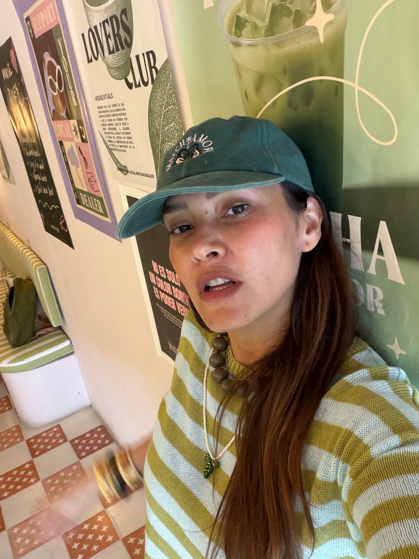 katherine con la gorra de matchamor