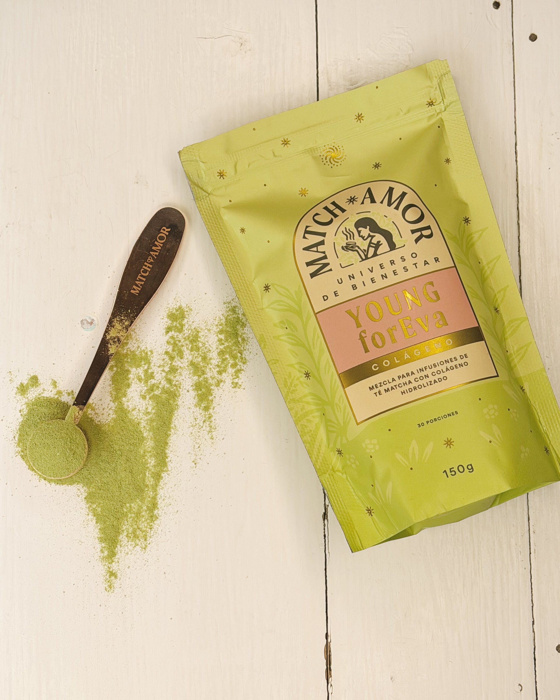 Young Foreva 150 g, polvo del suplemento acompañado de su empaque