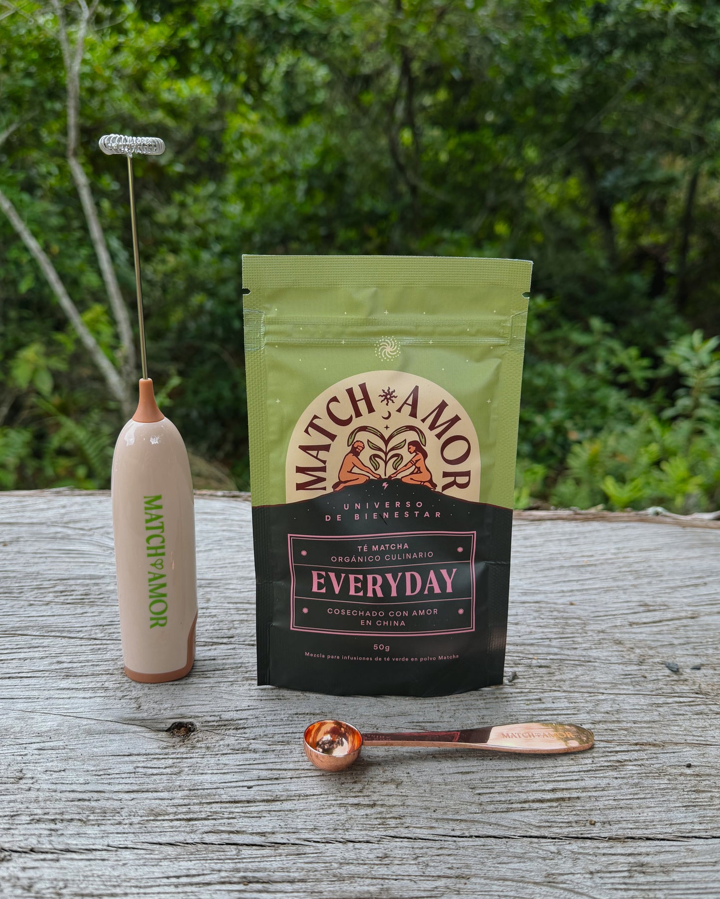 Ritual Everyday con batidor eléctrico para preparar matcha